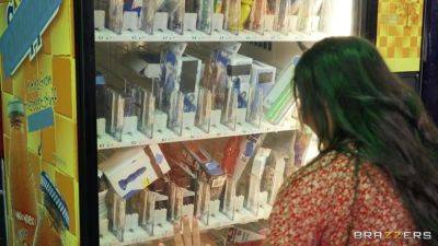 Carmela Clutch - Vending Machine Disasters With Kyle Mason, Carmela Clutch - Brazzers - hotmovs.com