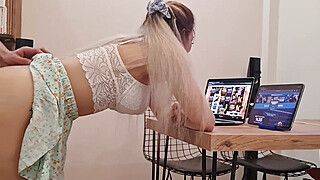 Kumarbaz yalnız yakalayınca domaltıp sikiyor - ah-me.com