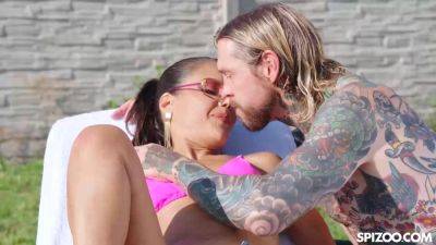 Apolonia Lapiedra Sexy Body Makes Her Crush Fall In Love - txxx.com