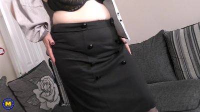 Deedee Loves The Attention She Gets From You! - MatureNl - hotmovs.com - Britain