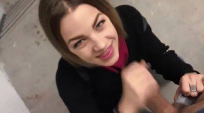 il adore me sucer dans la rue - txxx.com - France