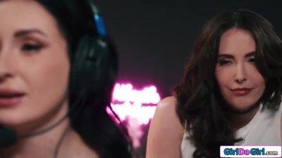 I hope that my boobmassage isnt distracting you from gaming - hotmovs.com