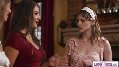 Three lesbians celebrate their friendship with pussy licking - hotmovs.com