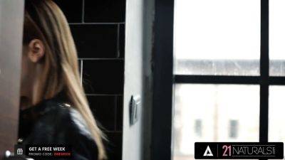 Twenty one naturals - small redhead lottie magne astonished her dude with some spontaneous porn - sexu.com - Russia