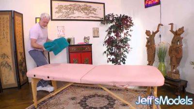 Chubby Girl Sara Star Came For a Massage and Left Creampied - sexu.com