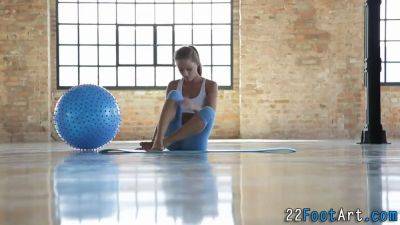 Foot Fetish babe masturbation - sexu.com