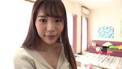 スレンダー美女が四つん這い手マンで腰ピクピク、ピストンで艶やかなイキ姿 - senzuri.tube