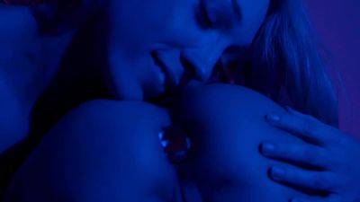 premiere tentaive lesbienne de lou - txxx.com - France