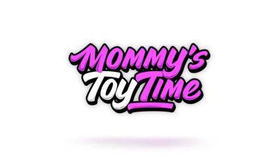 Divorcee and mom Agnes Blonde fucks her gaping pussy with a toy - sexu.com