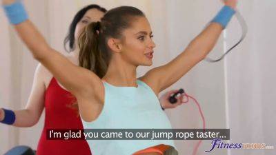 Big Tits lezzie threeway in fitness utter video - fitness bedrooms - sexu.com - Czech Republic