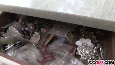 Lezzie milf penalizing teenager - sexu.com