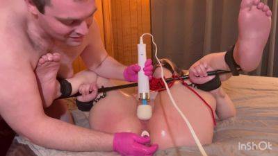 Blonde Bombshell In Bondage Bar Big Squirt For Blondie - hclips.com - Germany