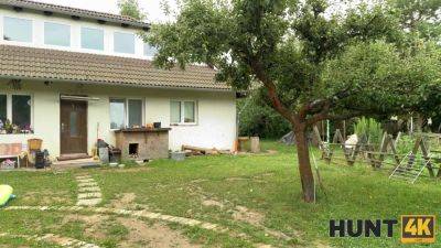 Sexame Street's Follow That Bird - Vip4k - hotmovs.com