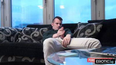 Sam Bourne - Amber Deen - Amber Deen Screams in Pleasure as Sam Bourne Pounds Her Hard - Big Tits & Cumshot - veryfreeporn.com