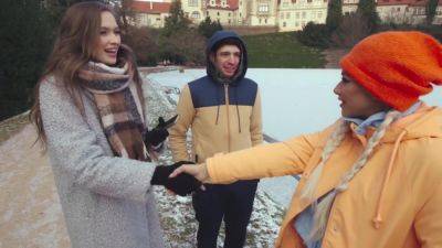 SWAP4K. A kinky couple had a hard threesome with a hot girl, her boyfriend watched through the glass - hotmovs.com