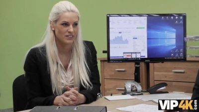 Vip4k. la Bella Blanche succhia il cazzo e si fa scopare la femminuccia per soldi - sexu.com - Czech Republic