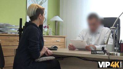 Vip4k. un audition porno sale à une agence de prêt donne une opportunity à lussy tasty - sexu.com - Czech Republic