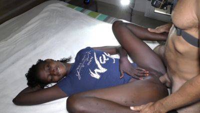 Skinny ebony teen gets creampie in missionary on bed - porntry.com - France