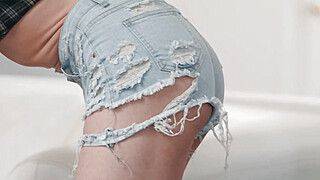 Busty tgirl Andylynn Payne fucks client - ah-me.com