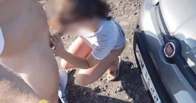 je prend une autostopeuse elle m allume on baise - txxx.com