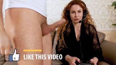 Julia Robbie seduces and fucks Nick Strokes in a hot mature scene - sexu.com - Usa