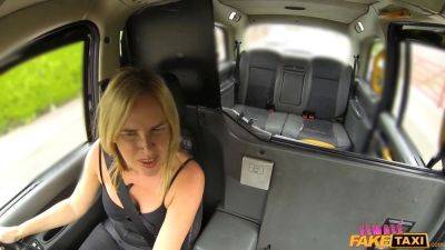 Real life married duo hardcore in the cab with creampie ending - chick faux taxi - sexu.com - Britain