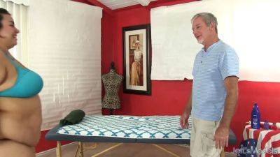 Sexy Fat Babe Mia Riley Receives an Extra Special Massage - sexu.com