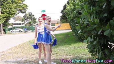 Real cheerleaders smoke and share - sexu.com