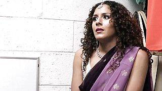 Mall cop enjoys fucking Indian pussy - ah-me.com - India