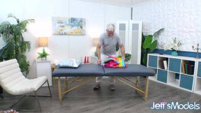 Masseur Knows How to Satiate Big and Lustful Mature Lady Lynn - hotmovs.com