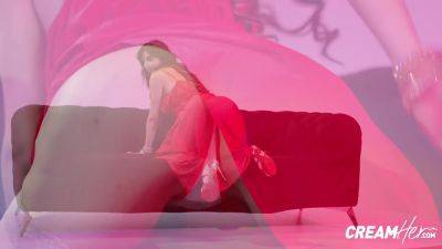 Curvy Aaliyah Yasin Shoves Cock Inside Her Horny Pussy - txxx.com