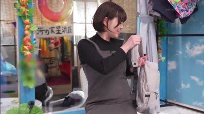 250713ギャルとツイスターゲームで遊ぶe4 - hclips.com