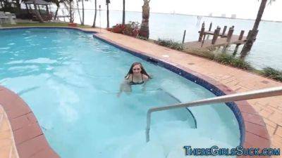 Teen deepthroats schlong - sexu.com