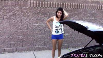 Petite latin gets pounded - sexu.com