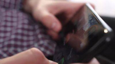 Lovely hotties have passionate threeway with a lucky friend - hotmovs.com