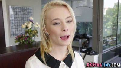 Little blonde gets creamed - sexu.com