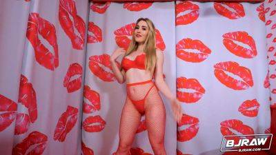 BJRAW Soaking Sarah Taylor's face - sexu.com