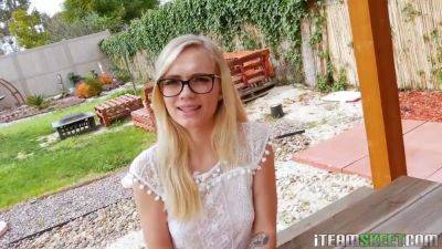 Alex Grey - Blonda bombshell Alex Grey makes you go wow! - sexu.com