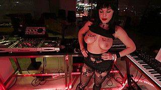 Rahyndee James - Groupie Cum Slut Anal Fucking Rockstar POV - ah-me.com