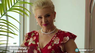58-year-old Bobbi Shay gets off and tells you how to jack off - hotmovs.com