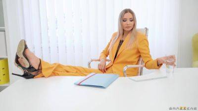 Anal Evaluation With Vince Karter, Venera Maxima - Brazzers - hotmovs.com