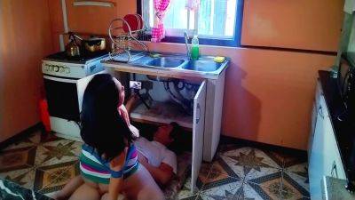 Horny Woman Seduces The Plumber - desi-porntube.com - India