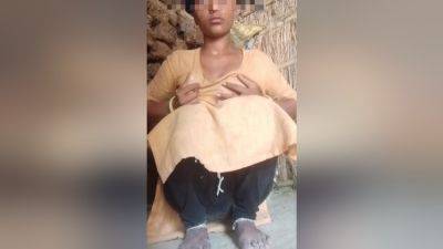 Desi Bhabhi Put Bamboo In Chute, Remove Water From Chute - desi-porntube.com - India