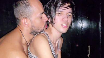 Gay Latin - Gay Blowjob - Gay Bareback - Socyal Sem Camisa - Dotado Empurrou Forte No Twink No Glory Holle. - Full Red 10 Min - hclips.com - Brazil