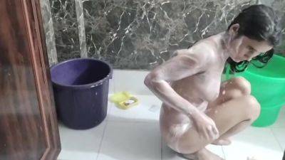 Stepsister In Law Ko Bathroom Me Pakad Ke Chod Diya - desi-porntube.com - India