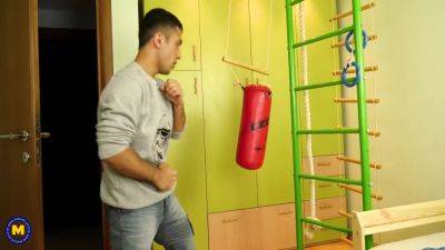 Mature Housewife Nicola Twerks On A Toyboys Cock For Fun - hotmovs.com