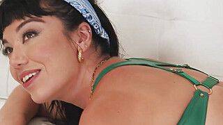 Kinky masseuse cleans curvy babes butt hole - ah-me.com