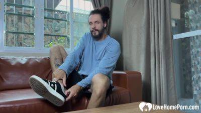 Saucy Babe Punishes Her Cheating Man with a Cruel Handjob Torment - hotmovs.com