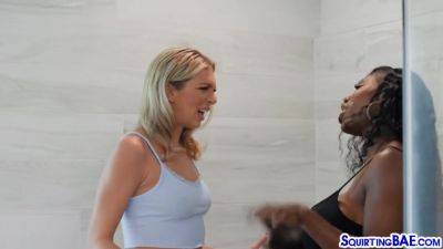 Gushing squirting threeway with ebony - hotmovs.com