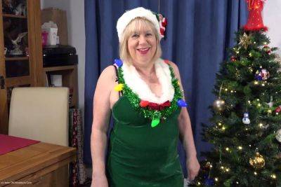 Santa's Chief Elf Pt1 - SpeedyBee - hclips.com - Britain